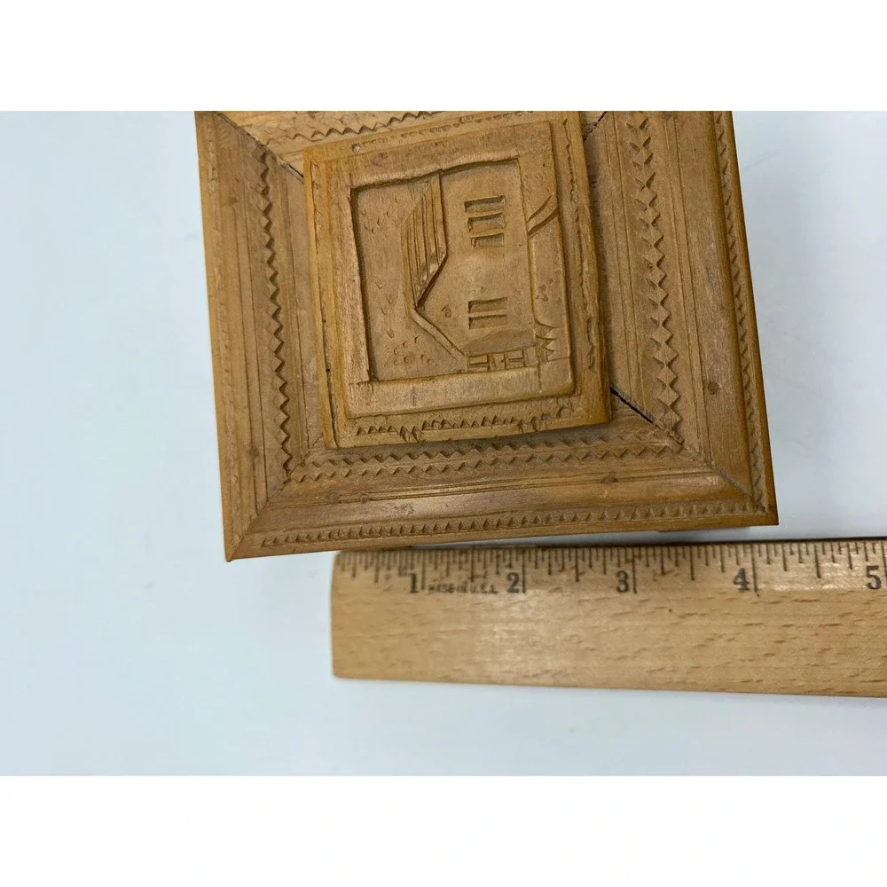 Vintage Hand‎ carved Wood Jewlery keepsake Trinket box hinged lid brass latch